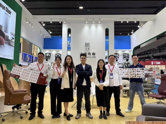 Dali Plywood Successfully Showcases New Bent Plywood Chair Designs at Guangzhou International Furniture Expo 2025, Attracting Global Clients