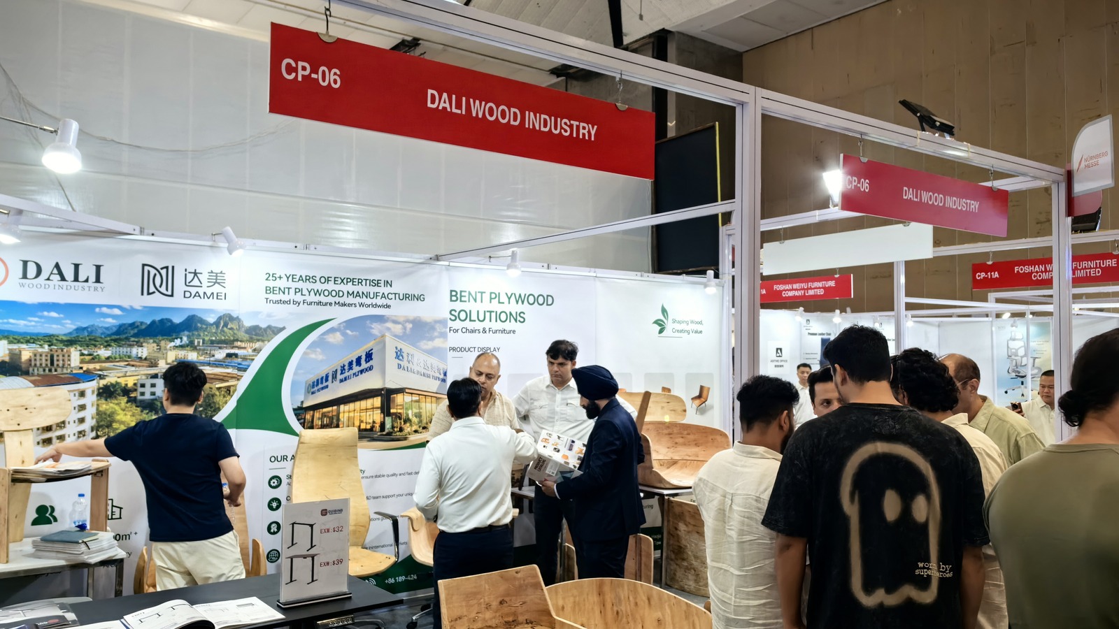 Crowds of furniture buyers visiting DALI Wood Industry Booth CP-06 at INDEXPLUS New Delhi.
