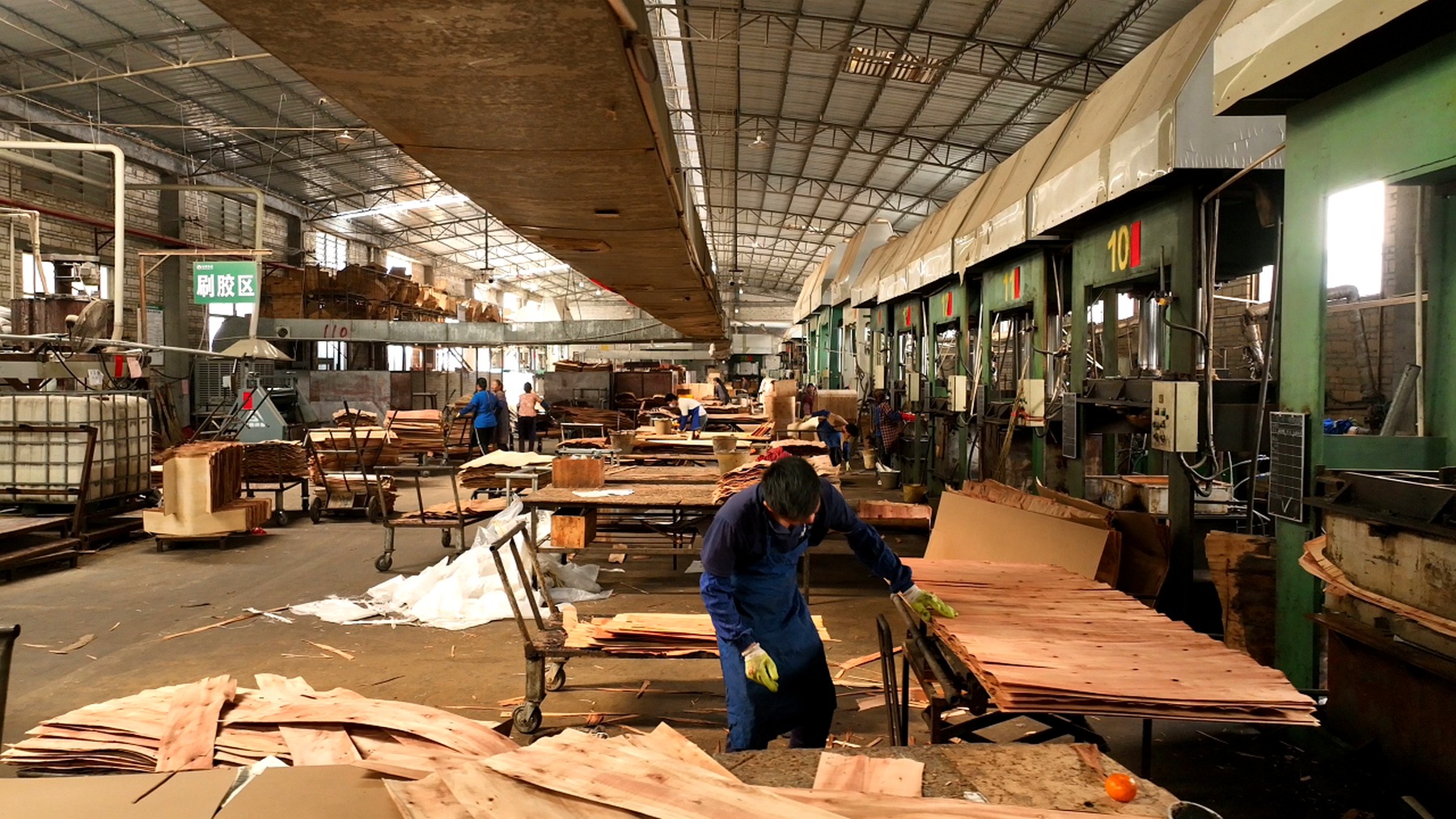 DALI Wood factory hot press and curved plywood production line for custom molded plywood components